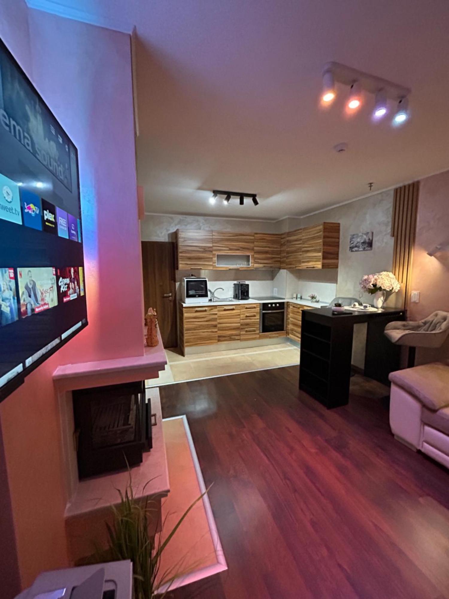 2-Bedroom, 2-Bathroom With Fireplace And Garden At Winslow Infinity Bansko Exterior photo